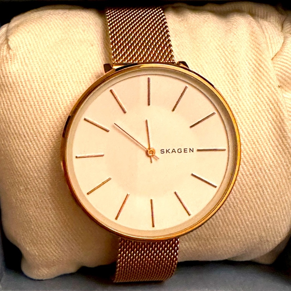 Skagen SKW2688 Karolina Mesh Watch In Rose
Gold 38mm